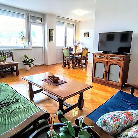 Apartment Maya'S Place Skopje Buitenkant foto